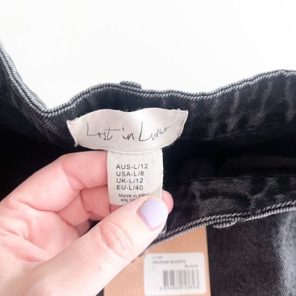 LOST IN LUNAR // The George Shorts // crafted from a 100% cotton denim // Size 8 - Picture 15 of 16